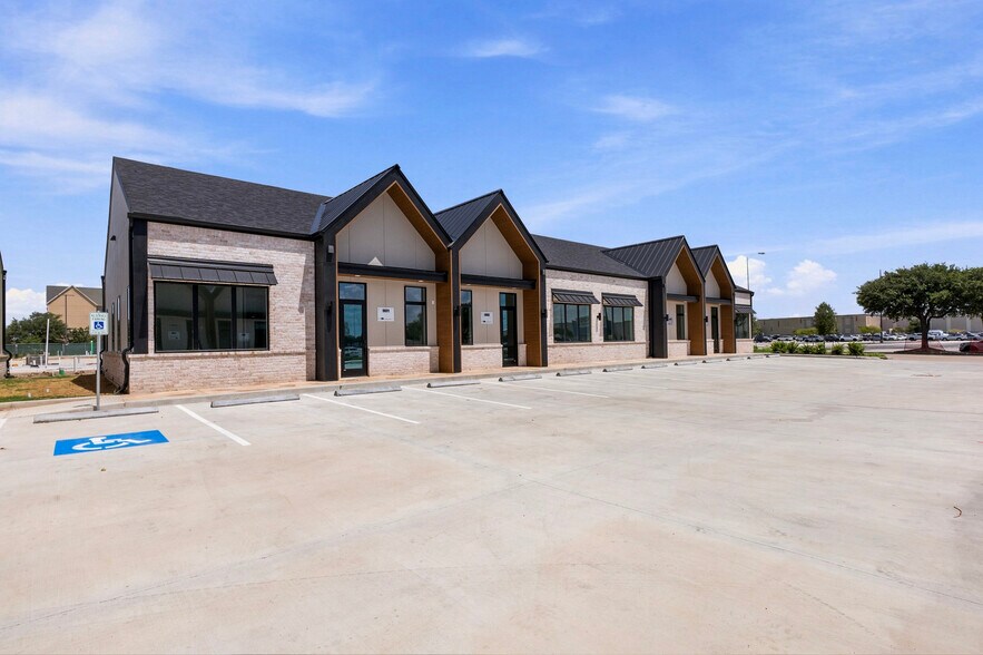 More Photos Of 0 Katy Mills Cir, Katy Unknown For Lease