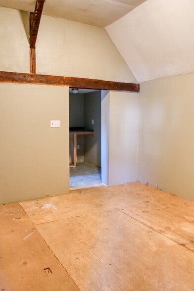 More Photos Of 6 Clinton Ave, Westfield Warehouse For Sale