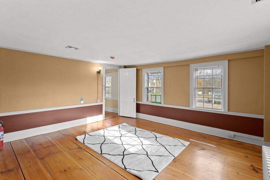 More Photos Of 80 Lafayette Rd, Hampton Falls Freestanding For Sale