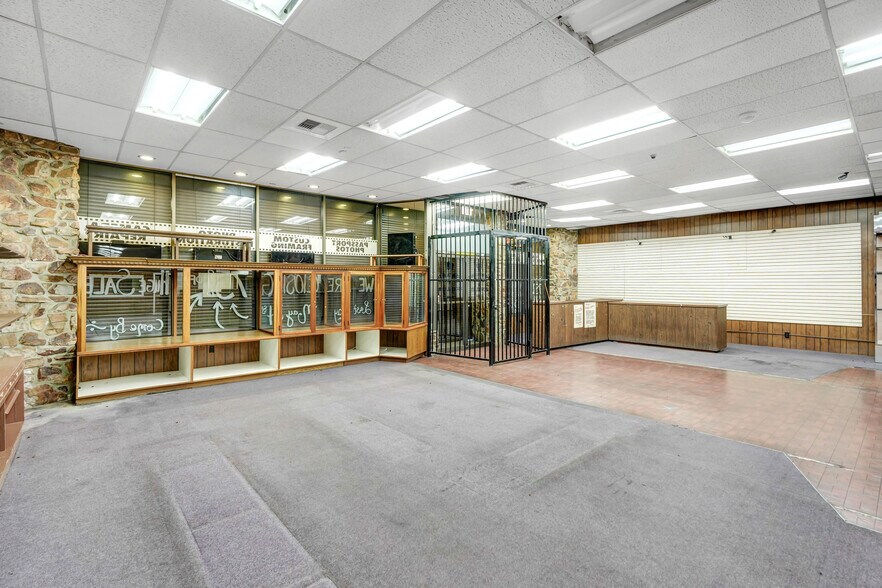 More Photos Of 376 N D St, San Bernardino Storefront Retail Office For Sale