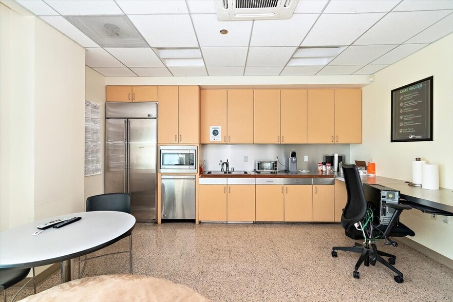 More Photos Of 2520 W Olive Ave, Burbank Medical For Lease