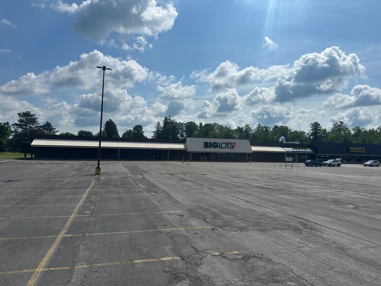 More Photos Of 102 Utica St, Hamilton Storefront For Sale