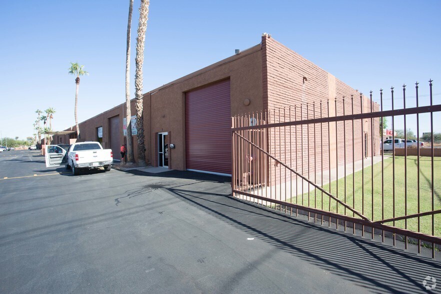 More Photos Of 3334 W McDowell Rd, Phoenix Warehouse For Lease