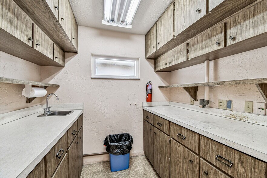 More Photos Of 321 S Lincoln Ave, Clearwater Medical For Sale