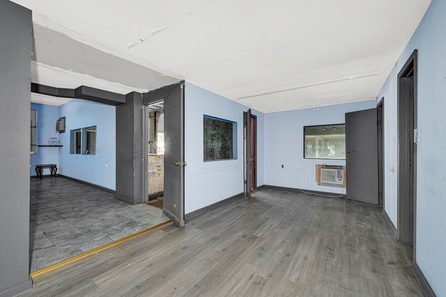 More Photos Of 4255 S Kirkwood Rd, Houston Storefront For Sale
