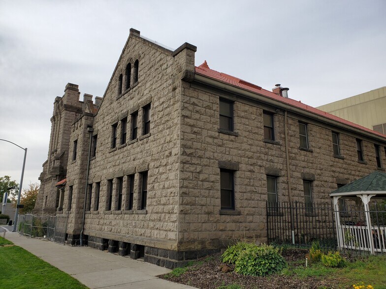 Primary Photo Of 515 E Yakima Ave, Yakima General Retail For Sale