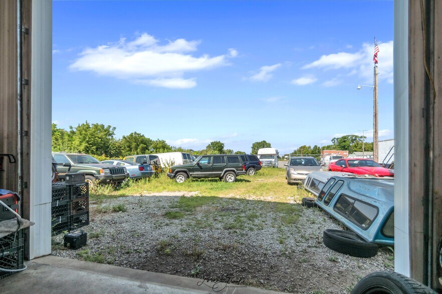 More Photos Of 300 Railroad Ave, Wheeler Auto Repair For Sale