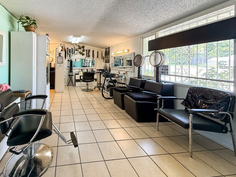 More Photos Of 104 W Hallmark Ave, Killeen Freestanding For Sale