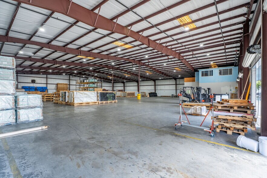 More Photos Of 3520 Old Metro Pky, Fort Myers Warehouse For Lease