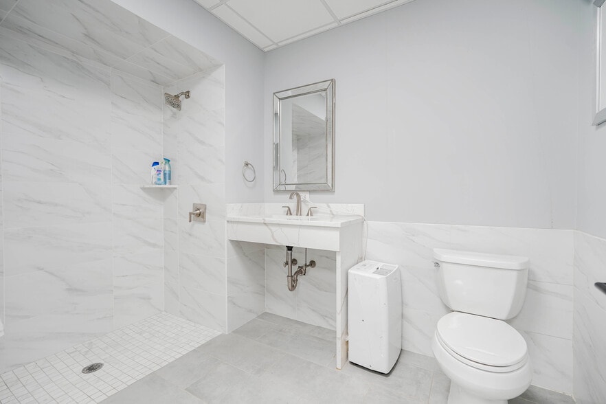 More Photos Of 21 Prall Ave, Staten Island Office Residential For Sale