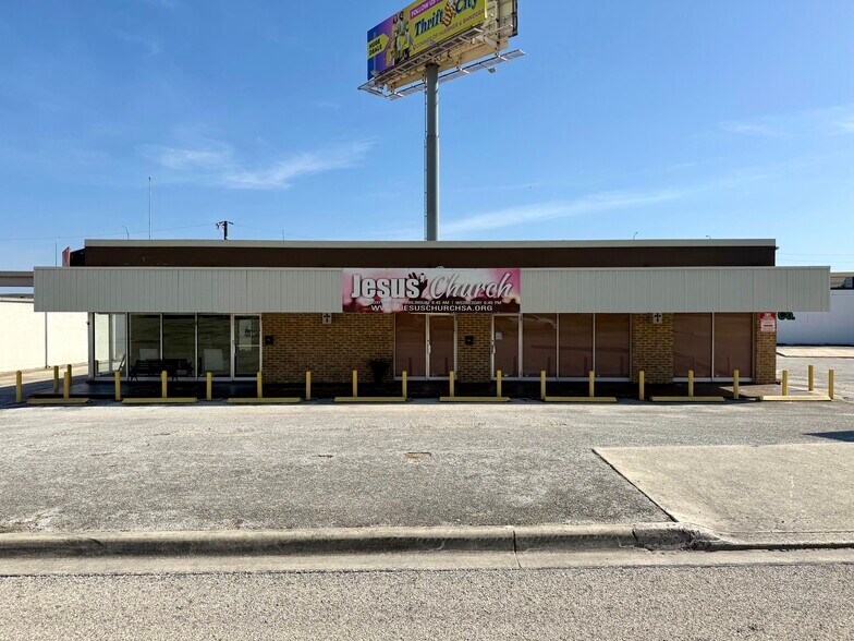 More Photos Of 5726 Mobud St, San Antonio Religious Facility For Lease