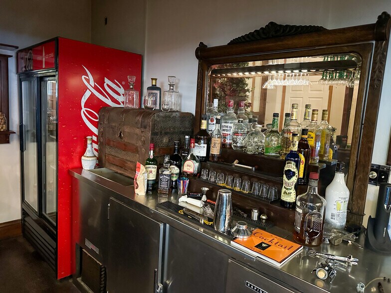 More Photos Of 211 W Kansas St, Crofton Hotel For Sale