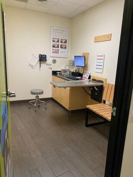 More Photos Of 35 NW 20th Pl, Portland Veterinarian Kennel For Sale