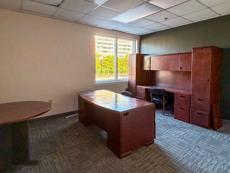 More Photos Of 5935 Rivers Ave, North Charleston Showroom For Lease