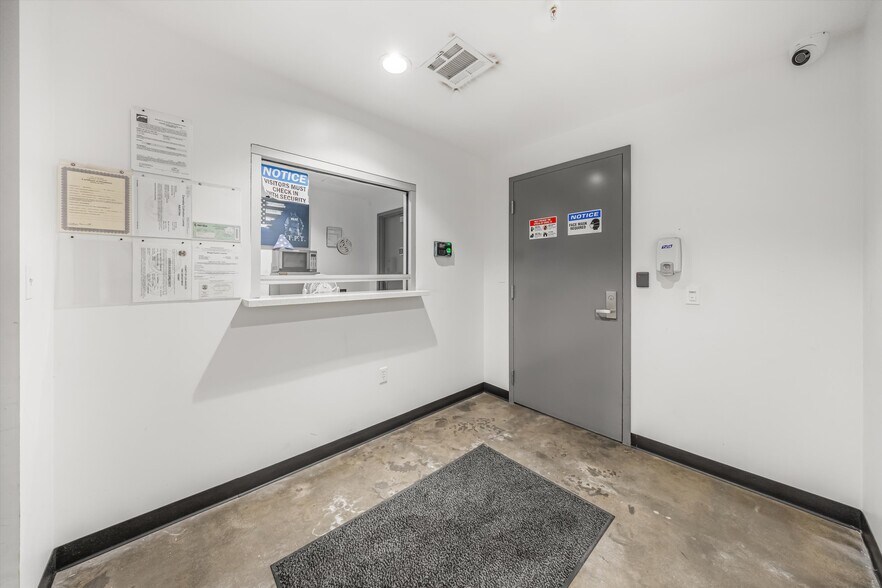 More Photos Of 44211 Yucca Ave, Lancaster Warehouse For Sale