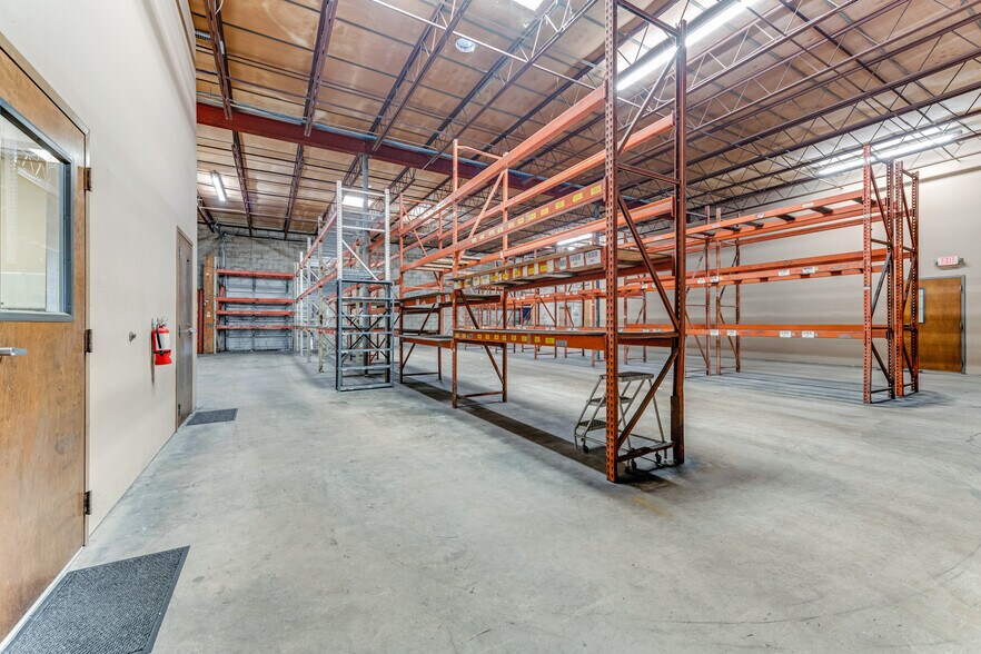 More Photos Of 1740 Segrave St, Daytona Beach Warehouse For Lease