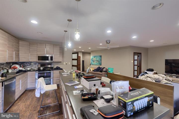 More Photos Of 206 W Kendig Rd, Willow Street Warehouse For Sale