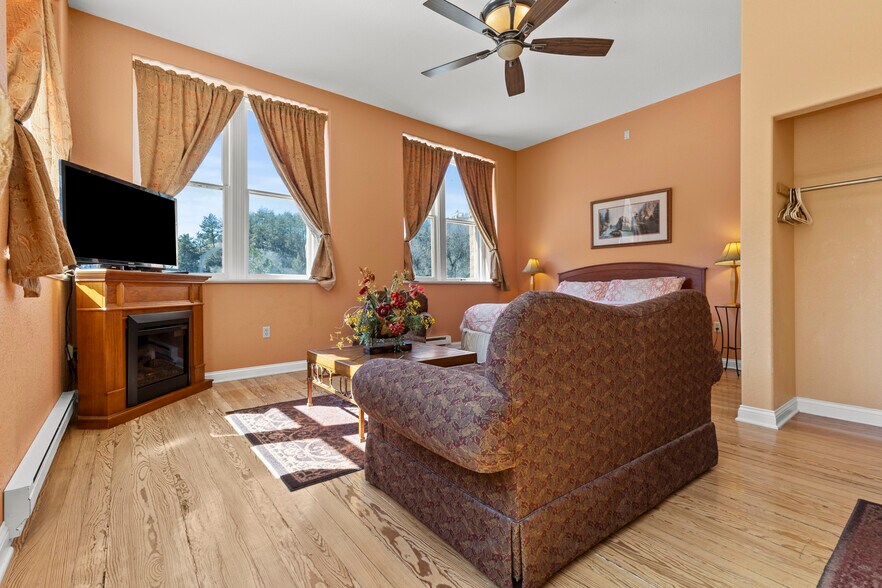 More Photos Of 603 N River St, Hot Springs Hotel For Sale