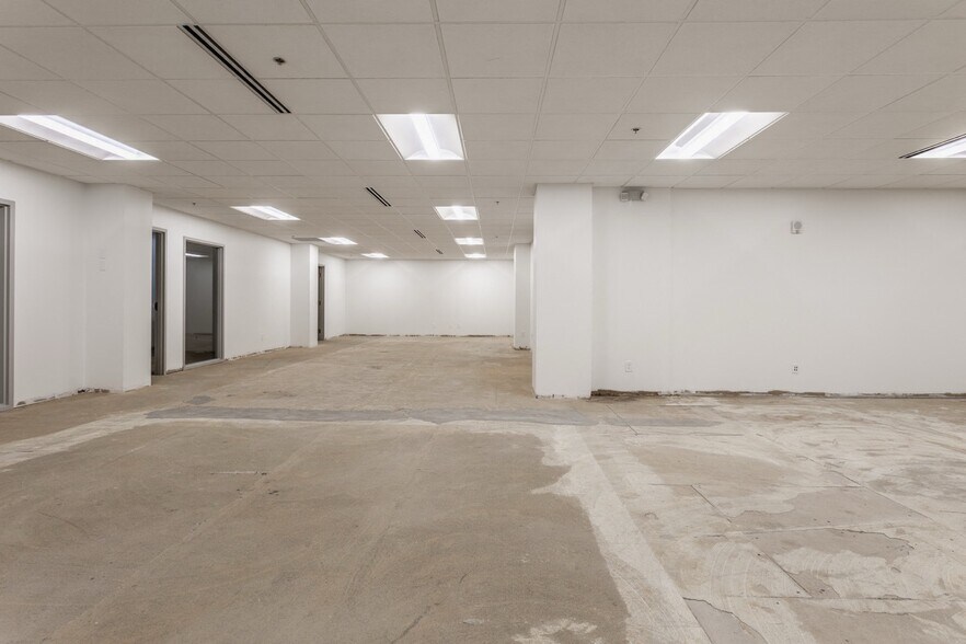 More Photos Of 36 S Pennsylvania St, Indianapolis Office For Lease