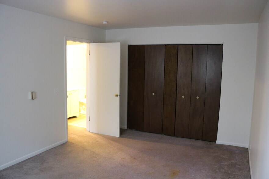 More Photos Of 37 Nippersink Blvd, Fox Lake Apartments For Sale