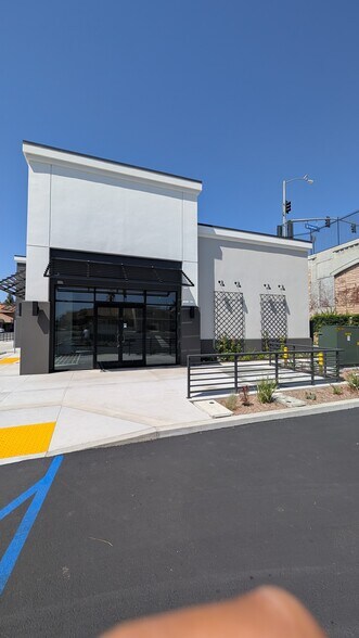 More Photos Of 2095 E Orangethorpe Ave, Placentia Fast Food For Lease