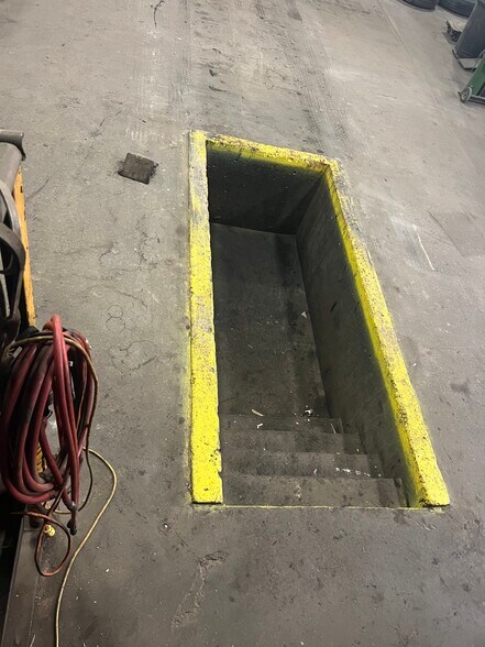More Photos Of 2316 W Everett St, Appleton Warehouse For Lease