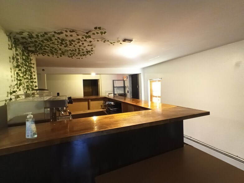 More Photos Of 2051-2055 Springfield Ave, Vauxhall General Retail For Lease