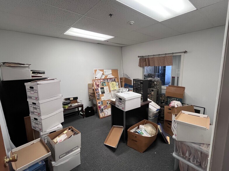 More Photos Of 50 Parker St, Newburyport Manufacturing For Lease