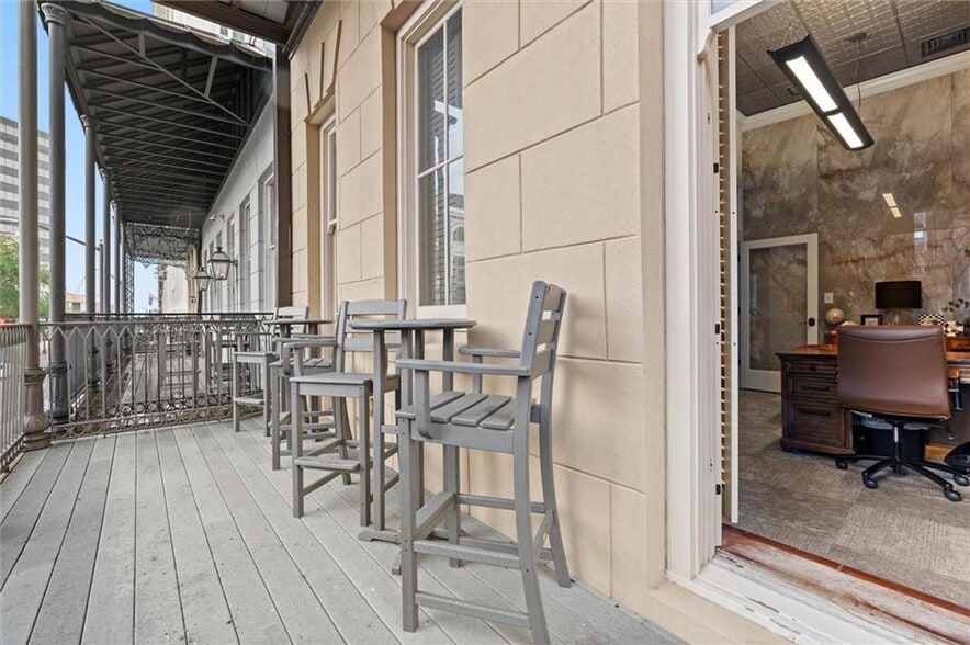 More Photos Of 7 N Royal St, Mobile Office For Sale