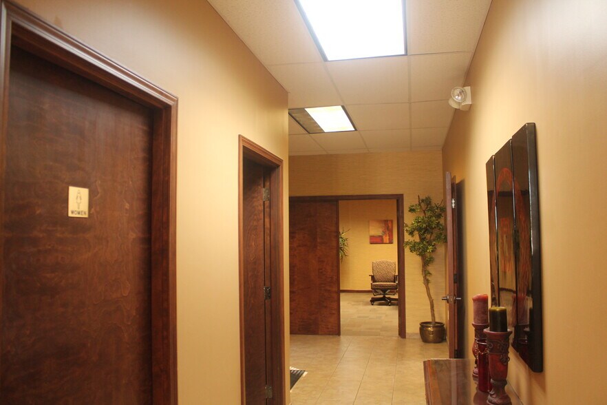More Photos Of 1401 Financial Park, Carbondale Office For Sale
