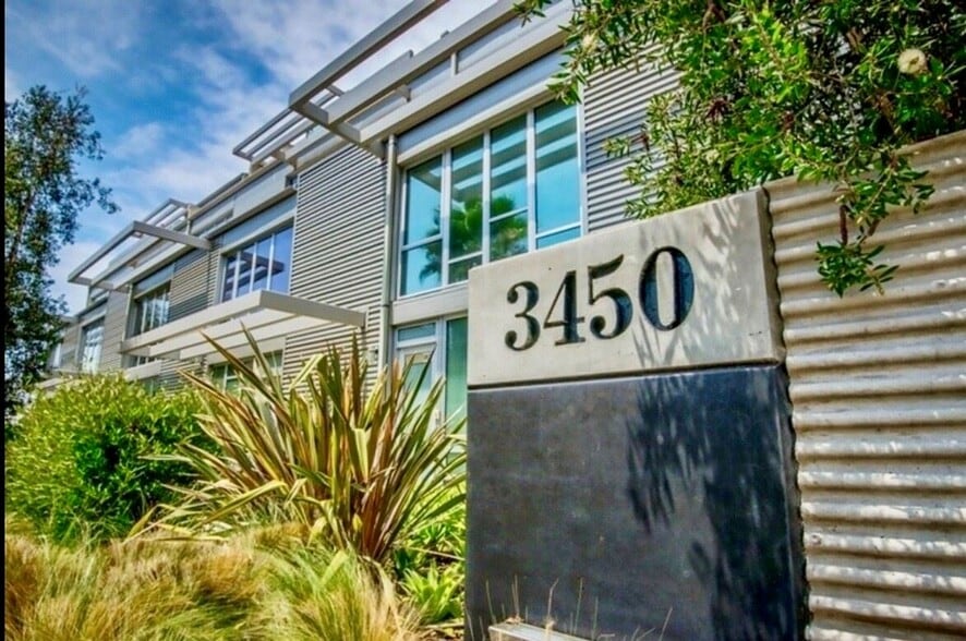 More Photos Of 3450 Cahuenga Blvd W, Los Angeles Office Residential For Lease