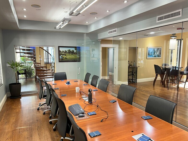 More Photos Of 350 E Pine St, Orlando Coworking Space