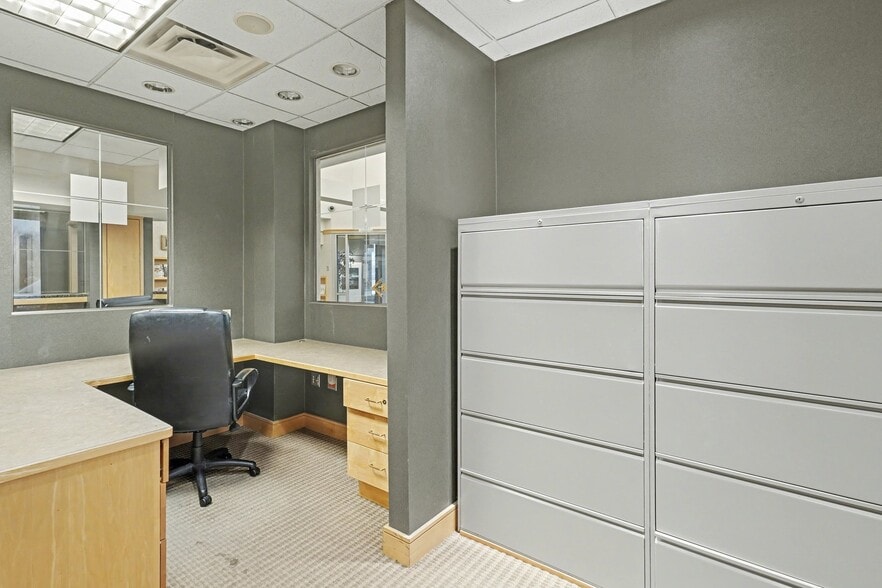 More Photos Of 15555 Silver Pky, Fenton Medical For Sale