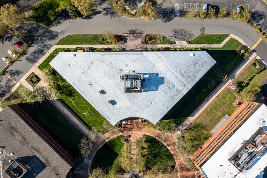 More Photos Of 2045 Lincoln Hwy, Edison Office For Lease