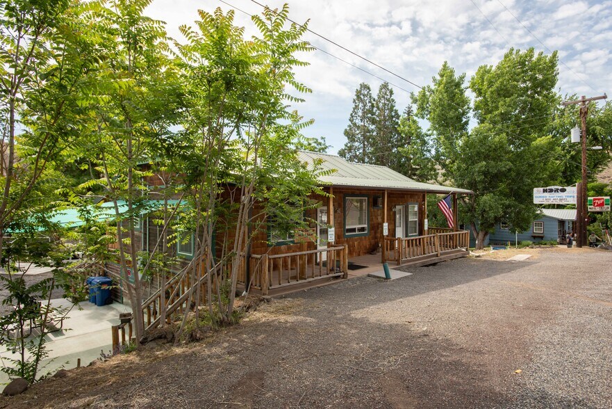 More Photos Of 206 Elrod Ave, Maupin Storefront Retail Residential For Lease