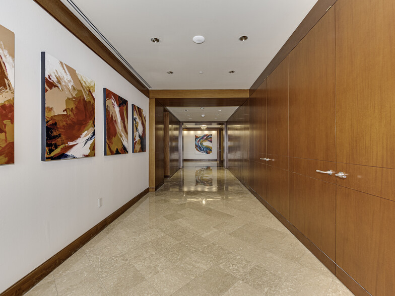 More Photos Of 301 S College St, Charlotte Office For Lease