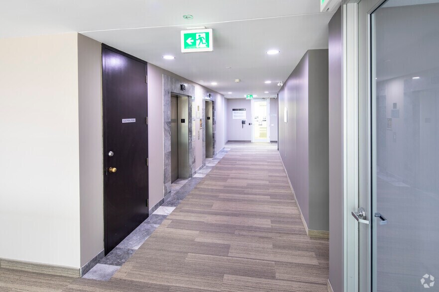 More Photos Of 700 Dorval Dr, Oakville Unknown For Lease