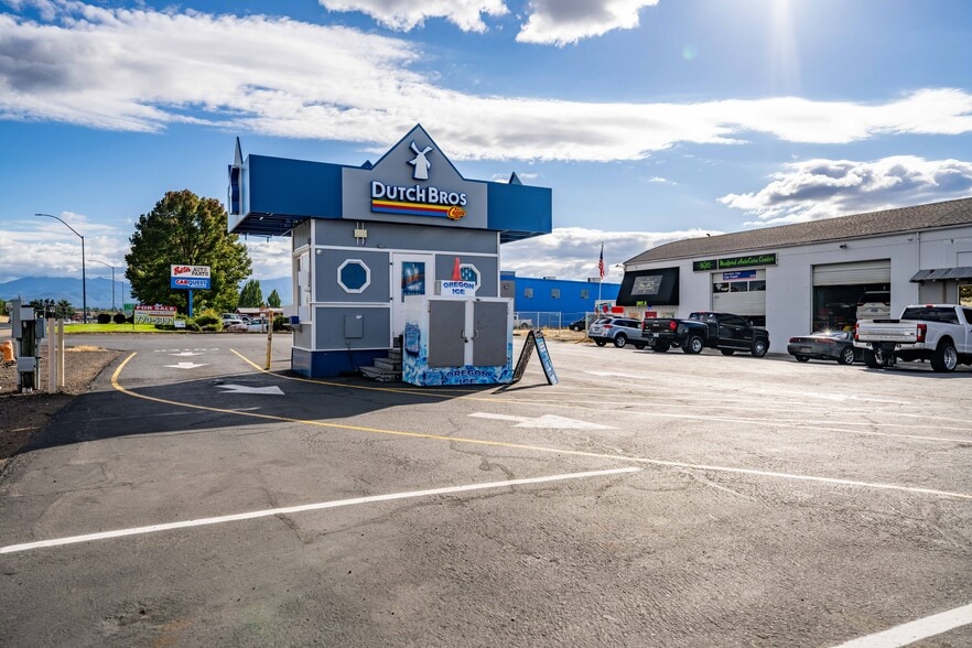 More Photos Of 3811 Crater Lake Hwy, Medford Warehouse For Sale