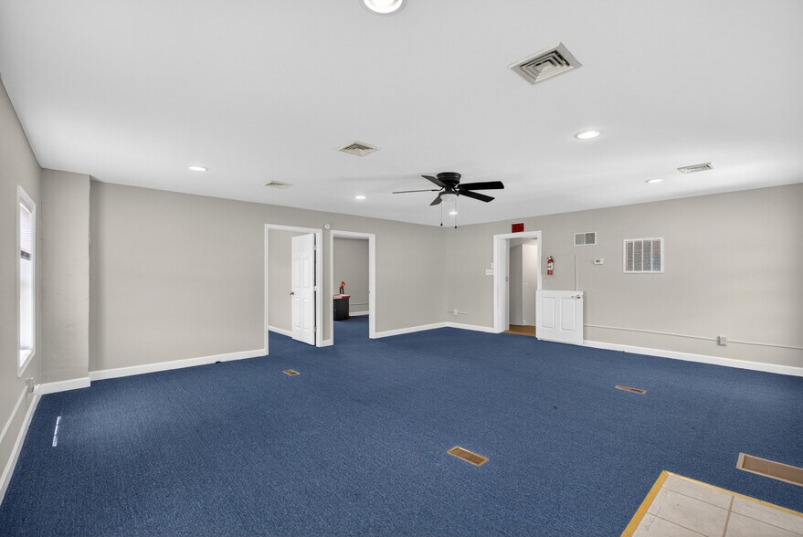 More Photos Of 168 Faulconerville Dr, Amherst Flex For Sale