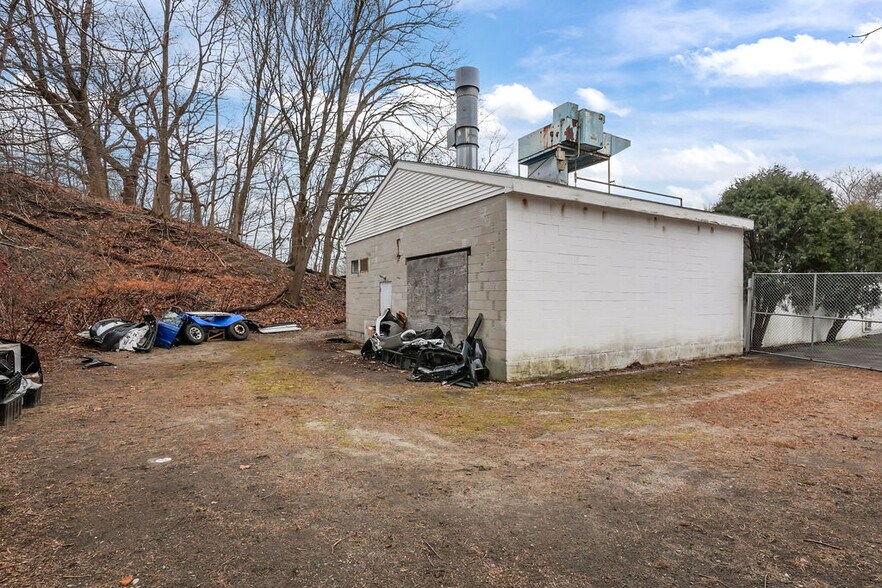 More Photos Of 3 Lower Rd, Lincoln Auto Repair For Sale