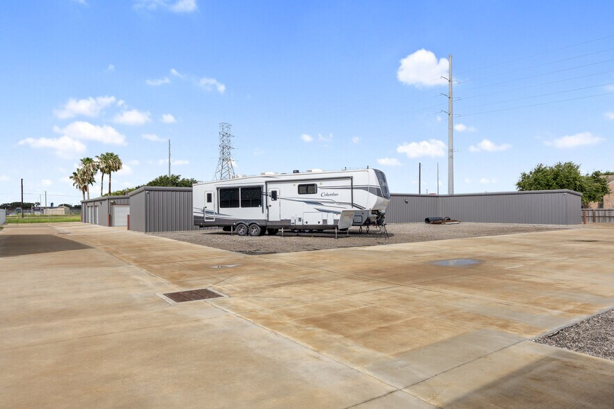 More Photos Of 6402 Holly Rd, Corpus Christi Self Storage For Sale