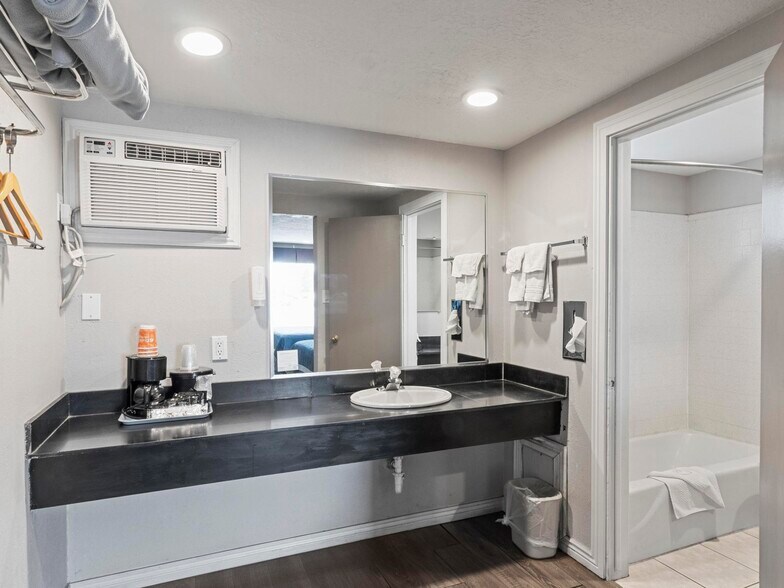 More Photos Of 175 E Center St, Panguitch Hotel For Sale