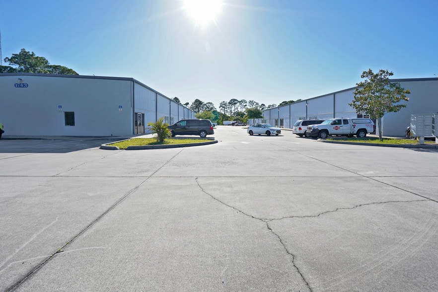 More Photos Of 1739 Huntington Ln, Rockledge Warehouse For Lease