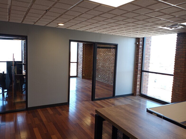 More Photos Of 1240 Meadow Rd, Northbrook Medical For Lease