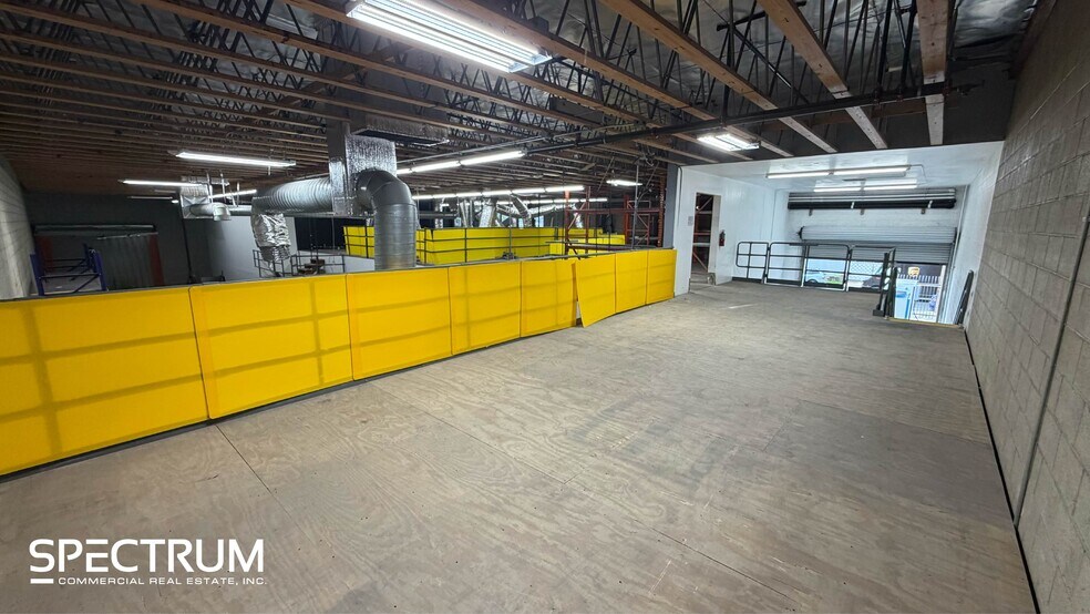 More Photos Of 15911 Arminta St, Van Nuys Manufacturing For Lease
