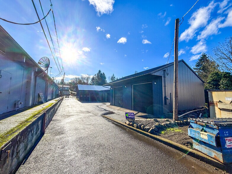 More Photos Of 446 McClaine St, Silverton Warehouse For Lease