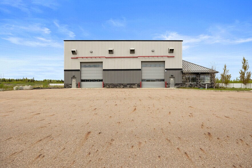 More Photos Of 340 Robertson Rd, Fort McMurray Warehouse For Lease