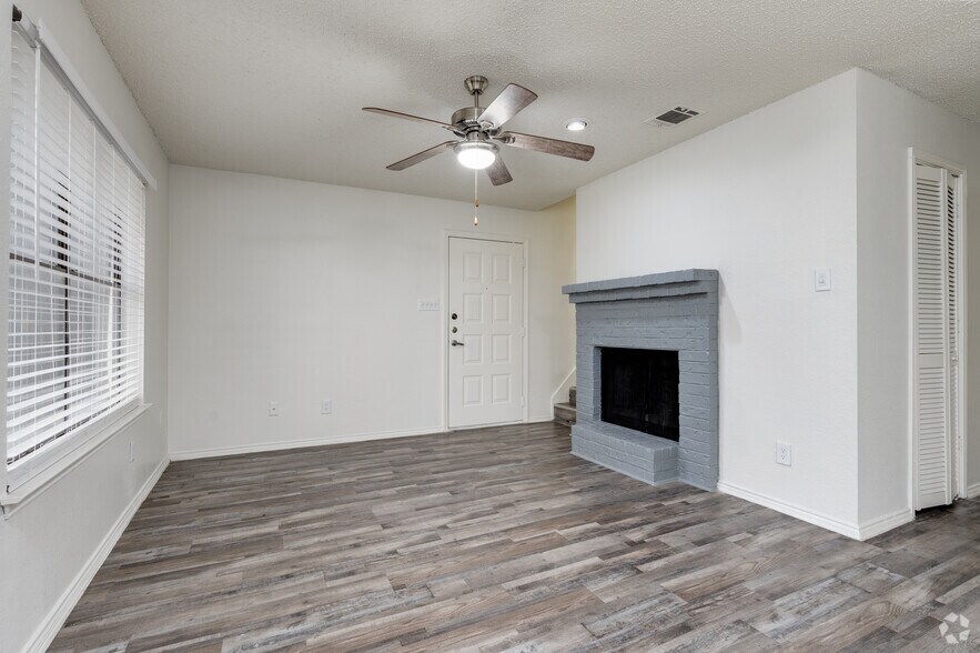 More Photos Of 121 S Hampton Rd, Crowley Apartments For Sale