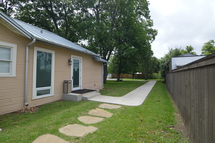 More Photos Of 113 Rosewood Ave, Boerne Office For Sale