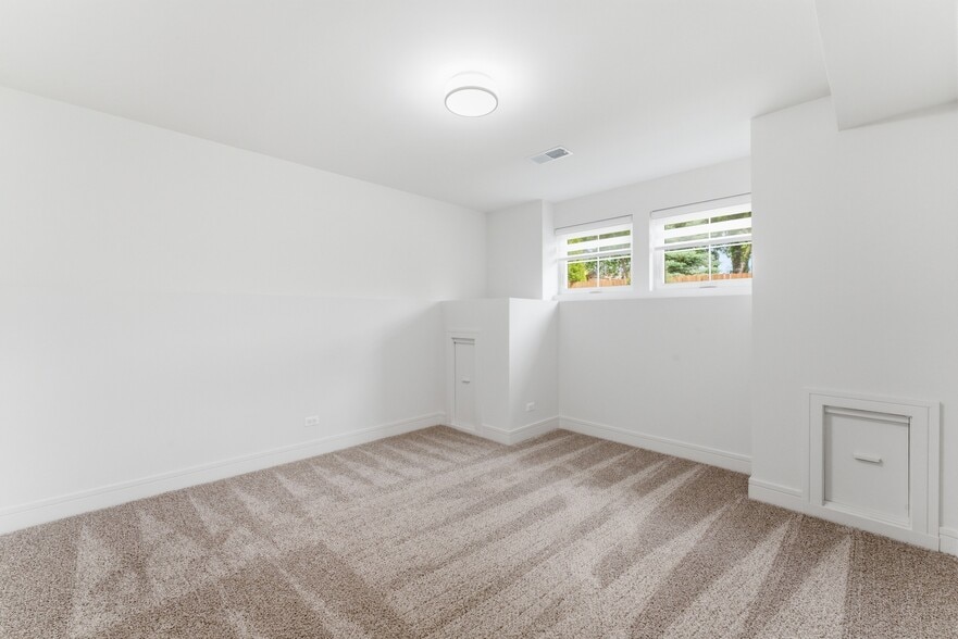 More Photos Of 214 N Walnut St, Bensenville Apartments For Sale